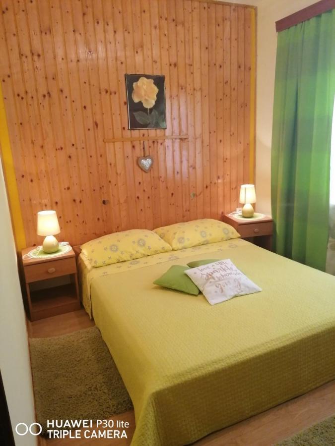 Apartmani Zute Račišće Esterno foto